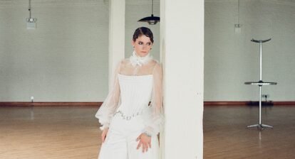 why-this-artist-bride-chose-a-custom-wiederhoeft-corset-and-pants-for-her-new-york-city-wedding