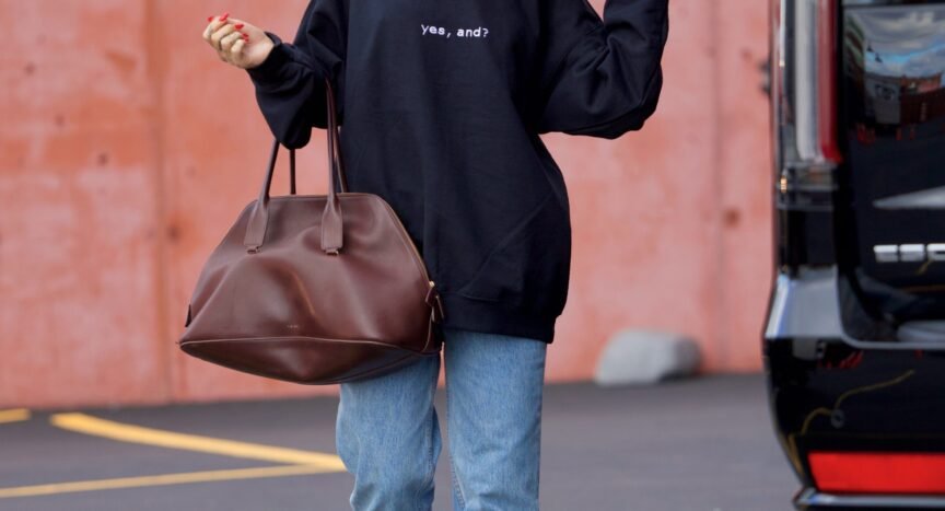 what-is-ariana-grande’s-sweatshirt-trying-to-tell-us?