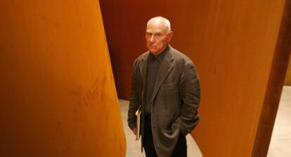 richard-serra,-the-sculptor-known-as-the-‘poet-of-iron,’-is-dead-at-85.-here-are-5-places-to-see-his-work