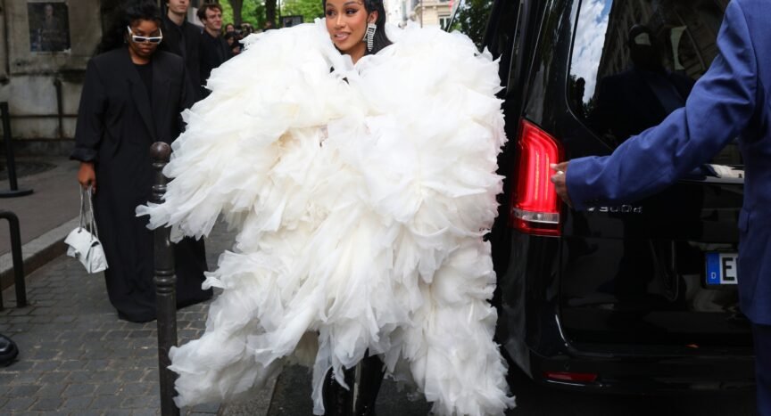 ahead-of-the-met-gala,-a-look-back-at-the-most-over-the-top-couture-’fits-in-street-style