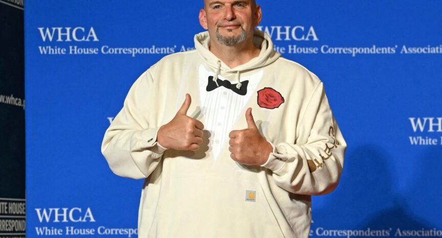 john-fetterman’s-look-divides-the-internet-at-the-white-house-correspondents’-dinner