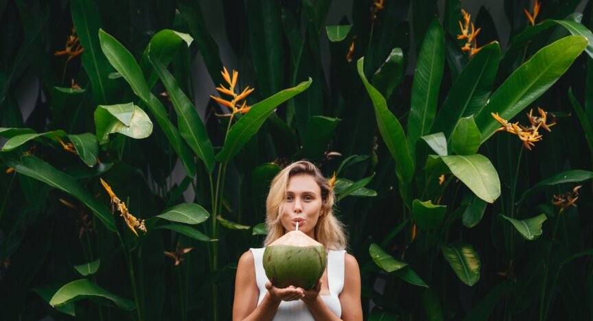 the-5-main-benefits-of-coconut-water,-according-to-experts