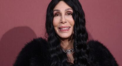 cher-had-the-wackiest-accessories-at-the-amfar-gala